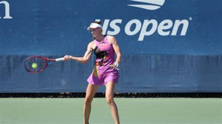 Elena Rybakina in action