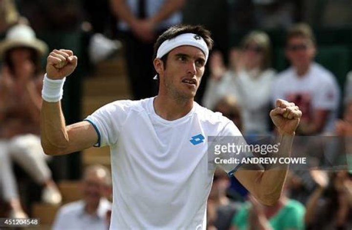 Leonardo Mayer celebrates