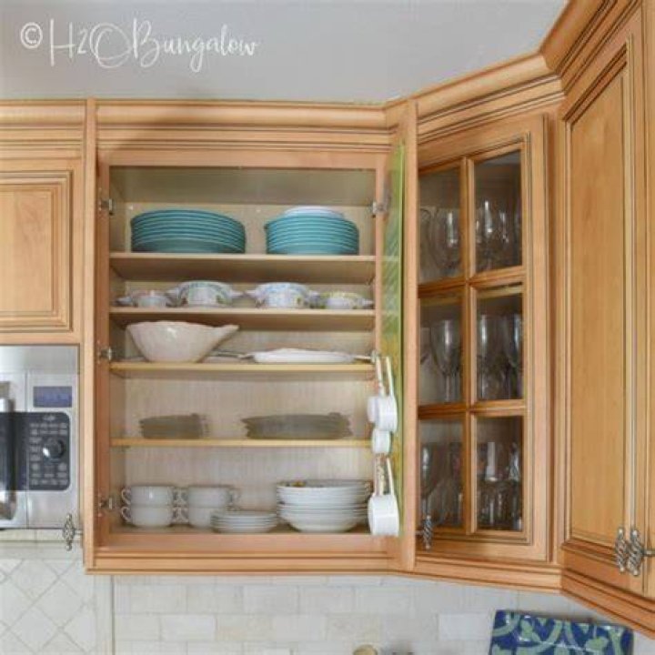 Matching kitchen cabinet shelves and floor design Matching kitchen cabinet shelves and floor design