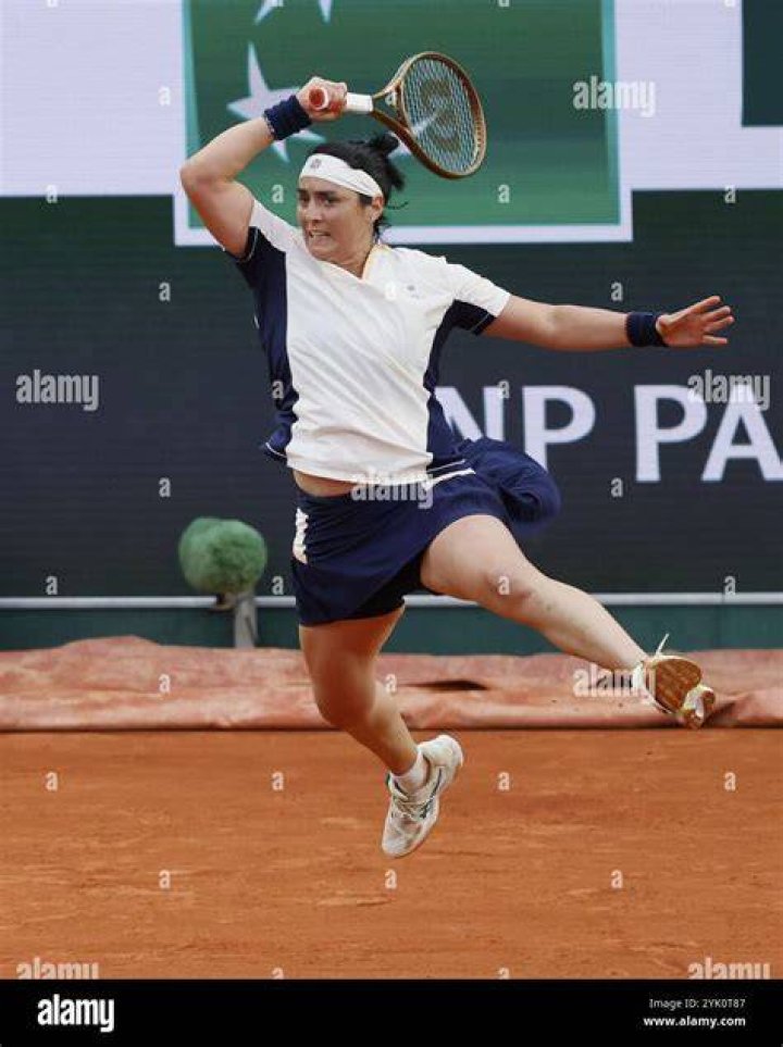 Ons Jabeur in action at the 2021 Indian Wells against Paula Badosa