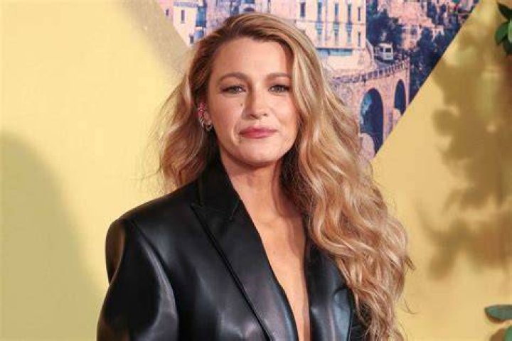 People Laugh at Blake Lively's Shoes Funny Gallery