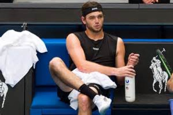Taylor Fritz takes a break